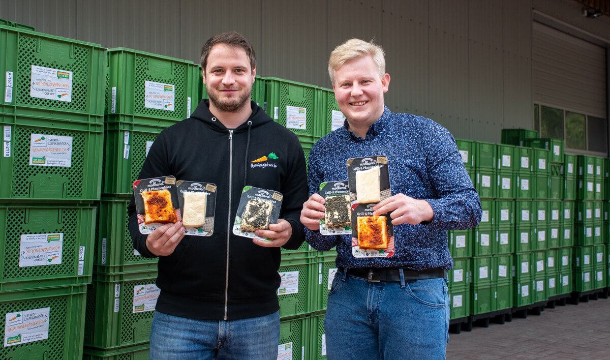 Rene und Frederik mit dem Siebenhäuser Grillkäse