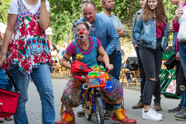 Clown auf Fahrrad