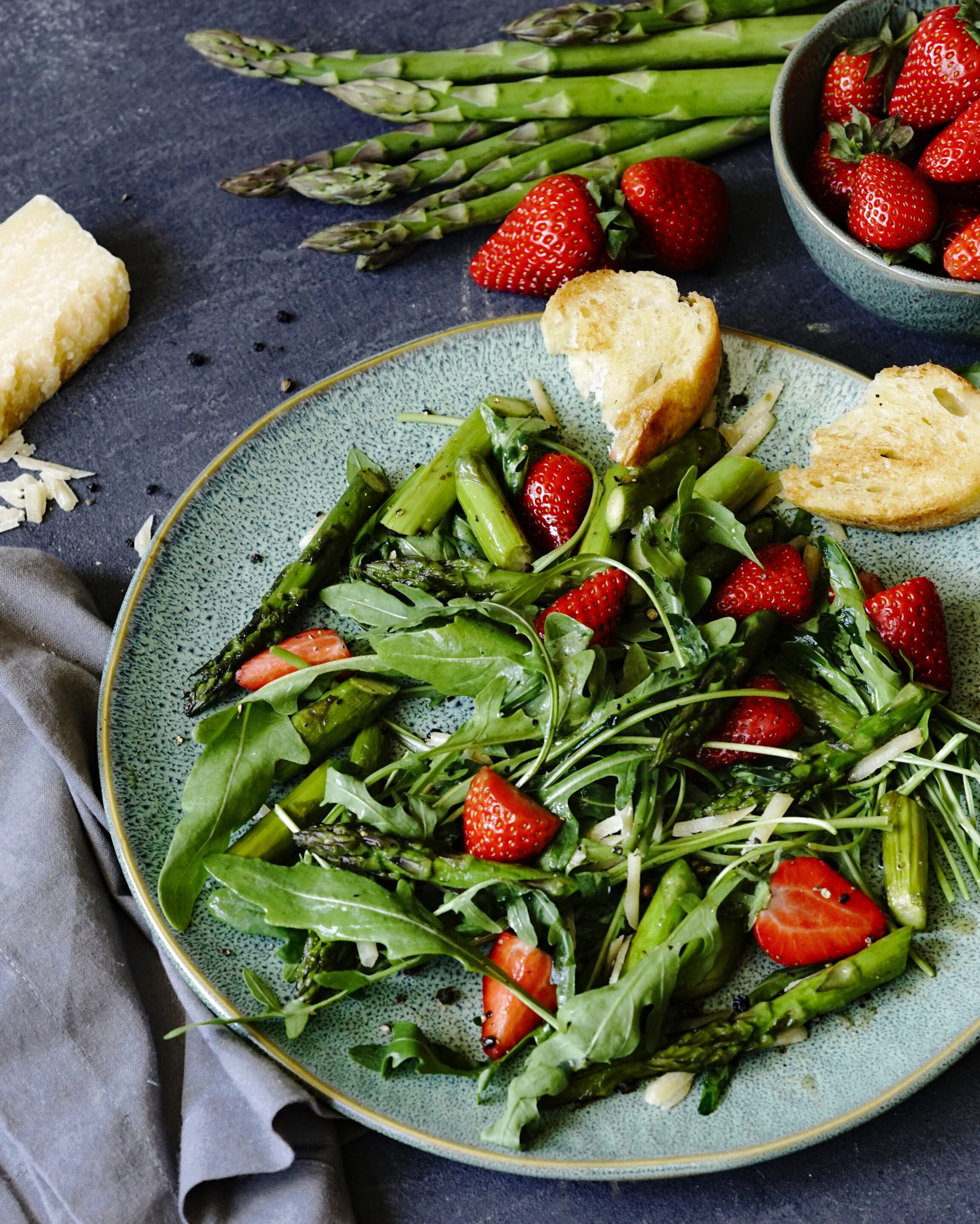 Erdbeer-Spargel-Salat mit Rucola - Die Gemüsegärtner